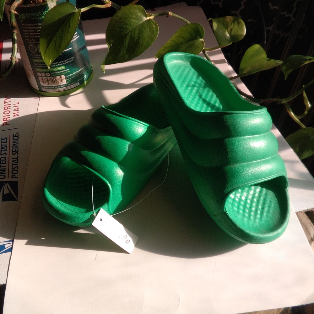 Casual Art Decoish Vibe Green Slide Sandals - Picture 6 of 10